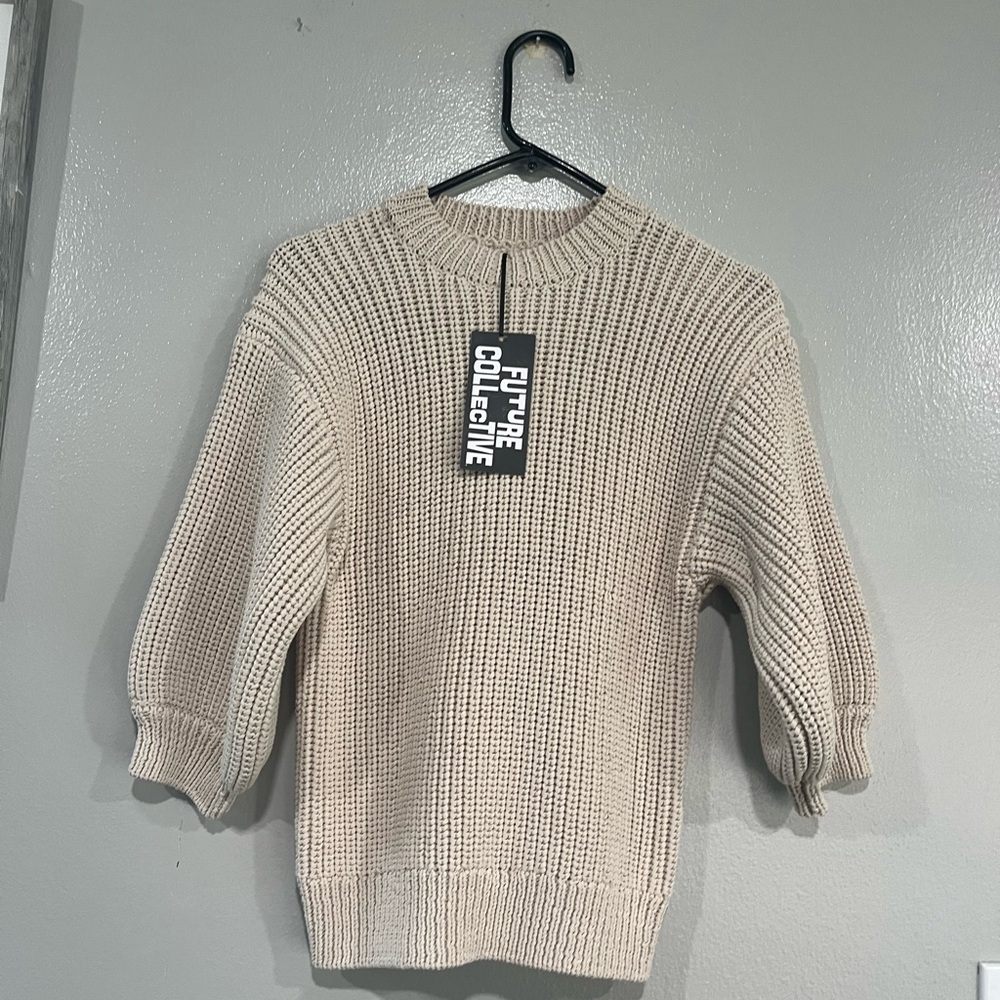 NWT FUTURE COLLECTIVE Women’s Bubble Sleeves Crewneck Sweater.    Khaki. XS